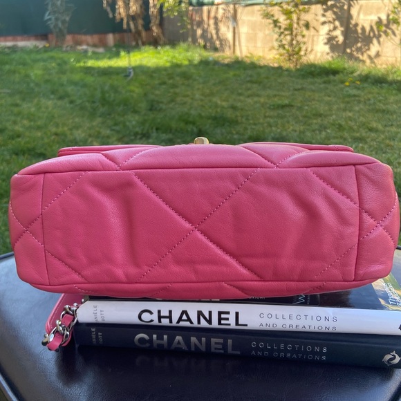 Chanel 19 - Picture 5 of 16